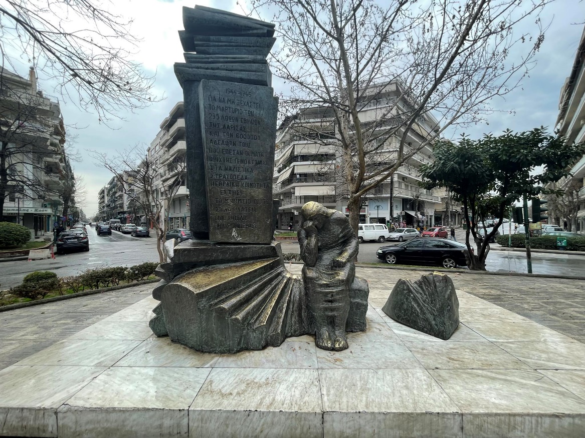 Εικόνα που περιέχει εξωτερικός χώρος/ύπαιθρος, ουρανός, δέντρο, μνημείο Περιγραφή που δημιουργήθηκε αυτόματα